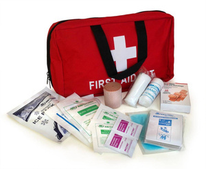 Czerwona apteczka z wyposażeniem Yakimasport 100238
