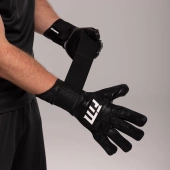 Czarne rękawice bramkarskie Football Masters Varis X Pro Black