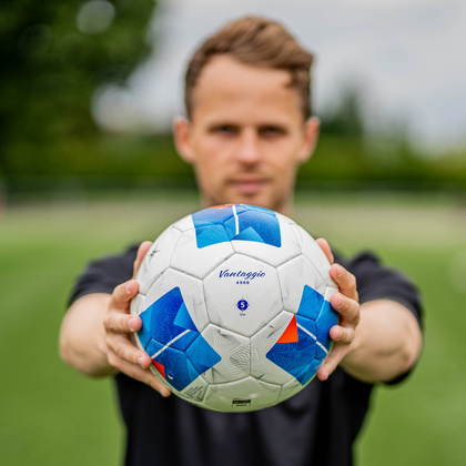 F5N4900 Piłka nożna meczowa Molten Vantaggio FIFA Quality PRO