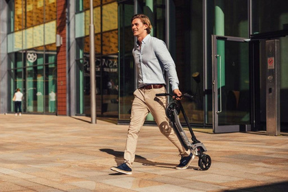 Czarno-niebieska hulajnoga Globber One K 180 BR 499-192