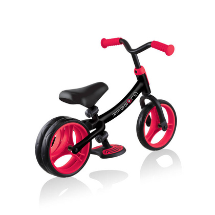 Czerwono-czarny rowerek biegowy Globber Go Bike Duo 614-102-2