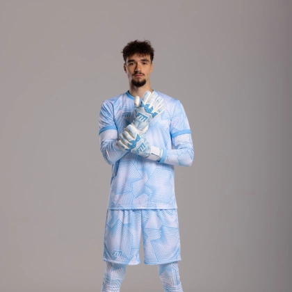 Biało-niebieskie rękawice bramkarskie Football Masters Varis X PRO White Blue