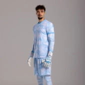 Biało-niebieskie rękawice bramkarskie Football Masters Varis X PRO White Blue