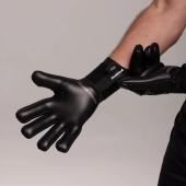 Czarne rękawice bramkarskie Football Masters Varis X Pro Black