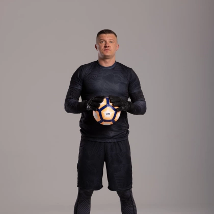 Czarne rękawice bramkarskie Football Masters Varis X PRO All Black