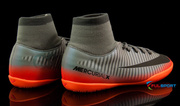 Szaro-pomarańczowe buty piłkarskie Nike Mercurial Victory CR7 IC 903598-001 JR
