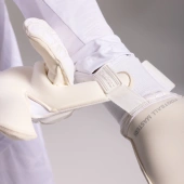 Białe rękawice bramkarskie Football Masters Invictus X PRO All White