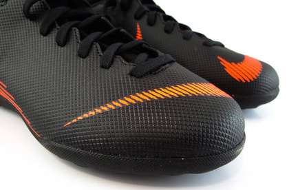 Czarne buty piłkarskie na orlik Nike Mercurial Superfly Club TF AH7345-081 JR