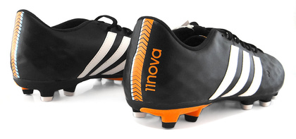 Czarne buty piłkarskie Adidas 11Nova FG B44567