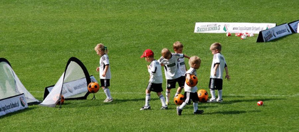 Czarne bramki przenośne Yakimasport POP-UP 100025 2szt.