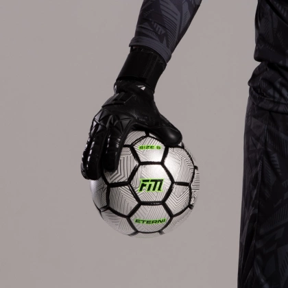 Czarne rękawice bramkarskie Football Masters Invictus X PRO All Black