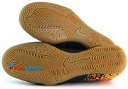 Czarno-pomarańczowe buty piłkarskie na halę Nike Bombax IC 826485-002