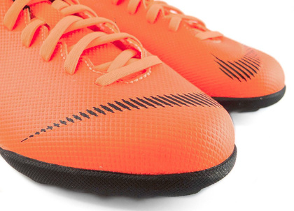 Pomarańczowo-czarne buty piłkarskie na orlik Nike Mercurial Vapor Club TF AH7355-810 JR