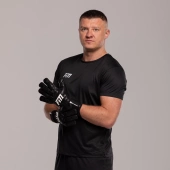 Czarne rękawice bramkarskie Football Masters Varis X Pro Black