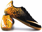 Czarno-pomarańczowe buty piłkarskie na halę Nike Bombax IC 826485-002
