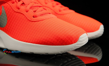 Pomarańczowe buty sportowe damskie Nike Tanjun 844908-801