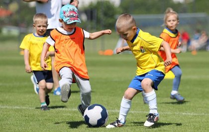 Biało-niebieska piłka dla dzieci Yakimasport 100136