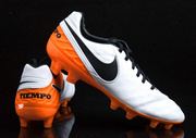 Biało-czarne buty piłkarskie Nike Tiempo Legacy FG 819218-108