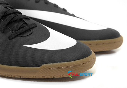 Czarne buty piłkarskie na halę Nike Bravatax IC 844438-001 JR