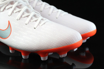 Biało-pomarańczowe buty piłkarskie Nike Mercurial Superfly Academy MG AH7362-107