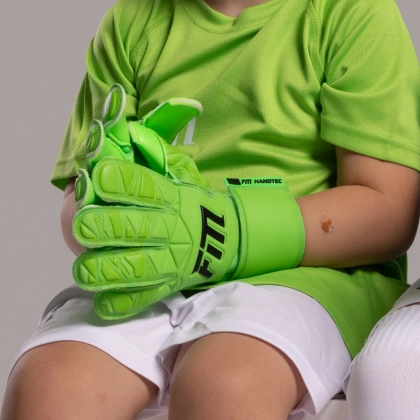 Limonkowe rękawice bramkarskie Football Masters Invictus X Junior Lime