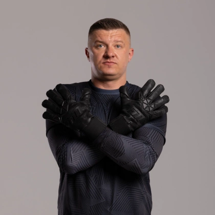 Czarne rękawice bramkarskie Football Masters Varis X PRO All Black