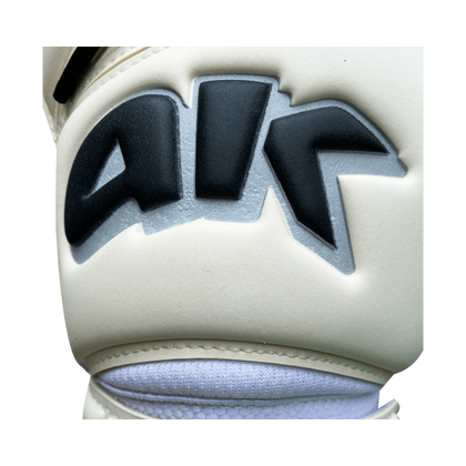 Biało-czarne rękawice bramkarskie 4Keepers Champ Black V RF