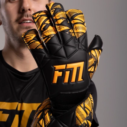Czarno-pomarańczowe rękawice bramkarskie Football Masters Invictus X Training Black Orange