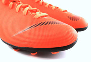 Pomarańczowo-czarne buty piłkarskie Nike Mercurial Vapor Club MG AH7378-810