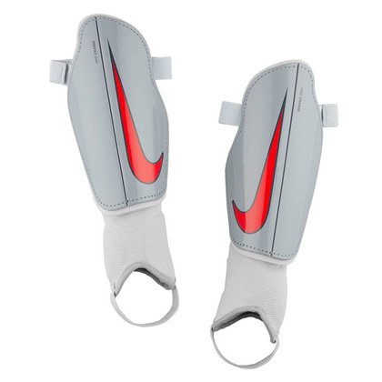 Ochraniacze piłkarskie Nike Charge SP2093-043