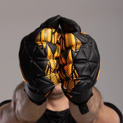 Czarno-pomarańczowe rękawice bramkarskie Football Masters Invictus X Training Black Orange