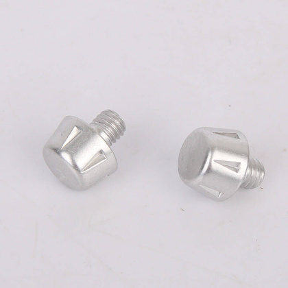 Srebrne wkręty kołki aluminiowe do korków Futbolsport S812701