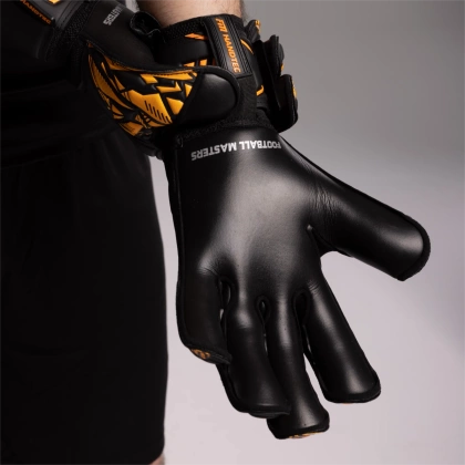 Czarno-pomarańczowe rękawice bramkarskie Football Masters Invictus X Training Black Orange