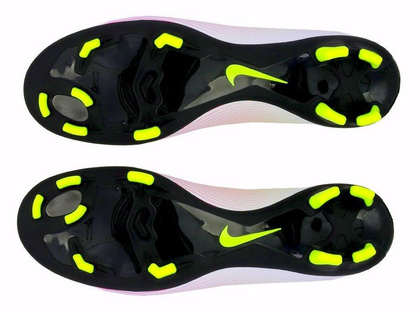 Biało-różowe buty piłkarskie Nike Mercurial Victory FG 651632-107