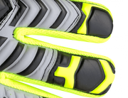 Czarno-seledynowe rękawice bramkarskie 4Keepers Force V-5 20 NC