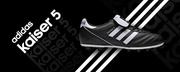 Czarno-białe buty piłkarskie wkręty Adidas Kaiser 5 Cup 033200