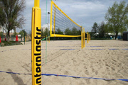 Profesjonalny zestaw do siatkówki plażowej: słupki, siatka, linie