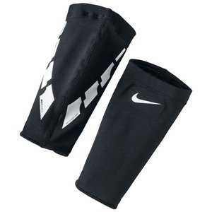 Czarna opaska rękaw na ochraniacz piłkarski Nike Guard Elite SE0173-011