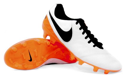 Biało-czarne buty piłkarskie Nike Tiempo Legacy FG 819218-108