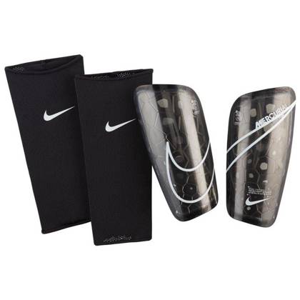 Czarne nagolenniki ochraniacze piłkarskie Nike Mercurial Lite SP2120 013